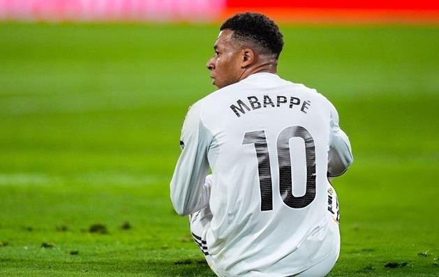 Real đang tính đến chuyện bán Mbappe.