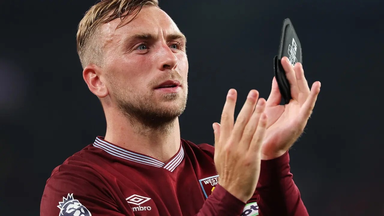 Michael Owen cho rằng Jarrod Bowen là phương án phù hợp để lấp khoảng trống mà Mohamed Salah để lại ở Liverpool.