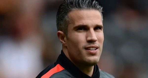 Van Persie có nguy cơ mất cánh tay phải cho Liverpool.