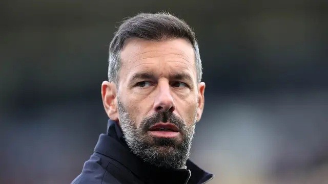 Van Nistelrooy là ứng viên của Bristol.