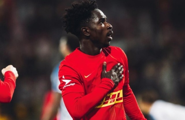 MU cạnh tranh với PSG vì sao trẻ Amoako Junior.