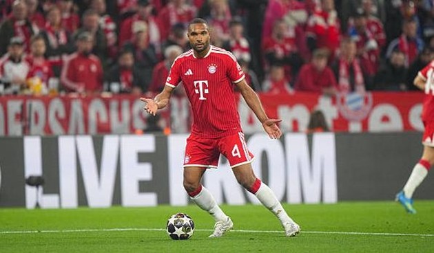 Jonathan Tah (6.1/10): Tah làm khá tốt nhiệm vụ kiềm tỏa Doue trong các pha đối đầu tay đôi và thực hiện được một vài tình huống giải nguy quan trọng trong vòng cấm. Tuy nhiên, điểm trừ lớn của anh là pha bỏ lỡ đáng tiếc từ tình huống đánh đầu cận thành ở cuối hiệp một.