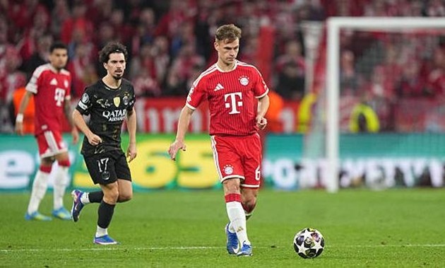 Joshua Kimmich (6.5/10): Thủ quân của Bayern có phần bị lu mờ trước sự cơ động và xuất sắc của hàng tiền vệ PSG. Khi xâm nhập vào khu vực 1/3 cuối sân, những đường chuyền quyết định của Kimmich thường xuyên thiếu đi độ chính xác cần thiết để mở ra cơ hội rõ rệt.