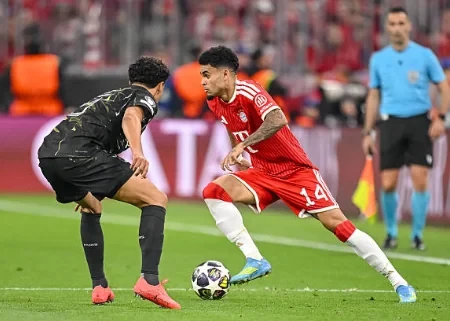 Marquinhos (6.5/10): Thủ quân của PSG đã có một trận đấu đầy kỷ luật và quyết tâm sau những chệch choạc ở trận đấu trước. Anh đặc biệt mạnh mẽ trong các tình huống không chiến và là chỗ dựa tinh thần quan trọng cho toàn đội dù phải nhận một thẻ vàng.