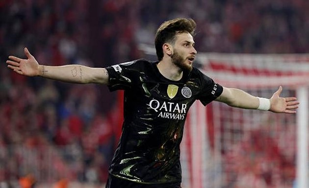 Khvicha Kvaratskhelia thận trọng khi nhắc đến Arsenal.