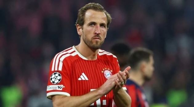 Kane được MU và Chelsea săn đón.