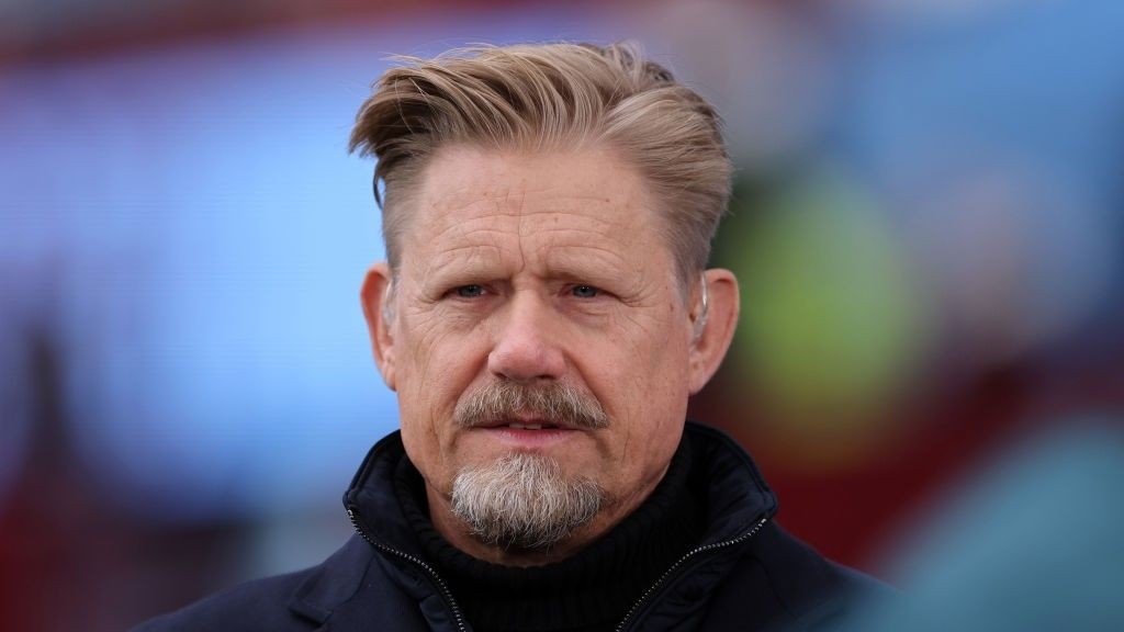 Peter Schmeichel đánh giá cao Bayern Munich dù vừa bị PSG loại.