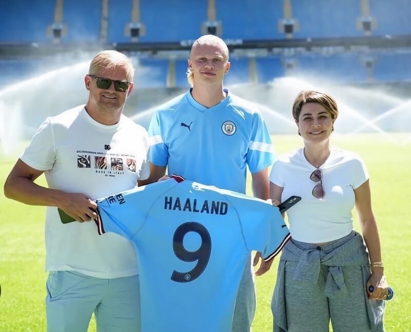 Erling Haaland cùng Cha và người đại diện Rafaela Pimenta.