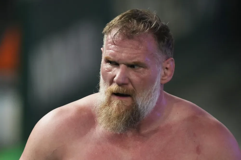 Josh Barnett tại sự kiện New Japan Pro-Wrestling