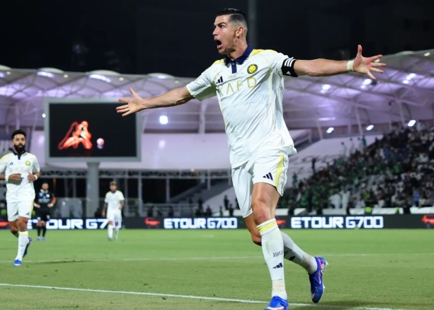 Ronaldo xuất sắc cán mốc 100 bàn tại Saudi Pro League.