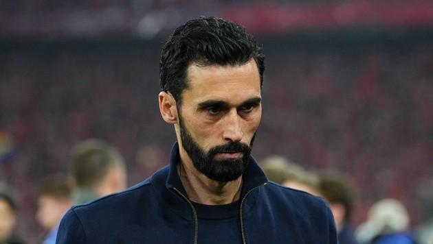 Arbeloa không thể kiểm soát được phòng thay đồ. 
