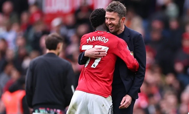 Carrick hồi sinh phong độ của Mainoo.
