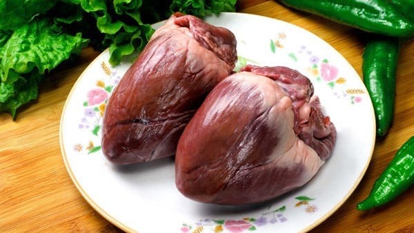 Tim lợn là phần chứa nhiều protein, sắt và vitamin nhóm B.