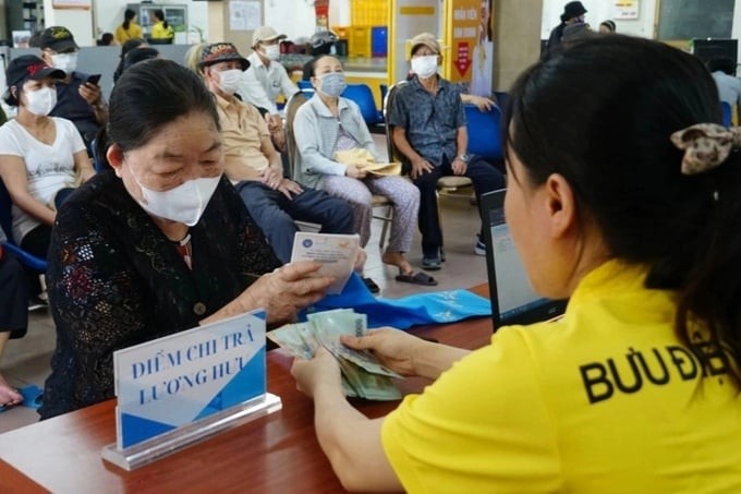 Cụ thể, sau khi tăng chung 7,4%, những người có mức hưởng dưới 2,5 triệu đồng/tháng tiếp tục được điều chỉnh thêm. 