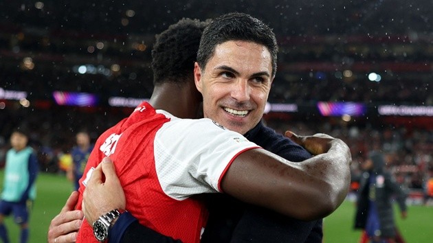 Arteta đáp trả Rooney.