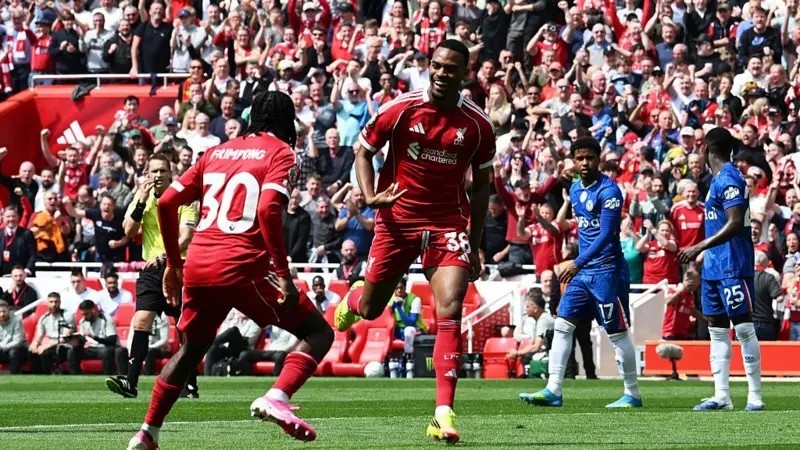 Ryan Gravenberch mở tỷ số cho Liverpool trước Chelsea.