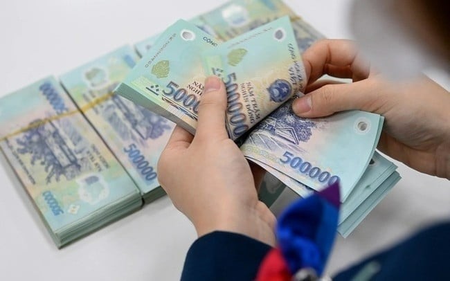 Mức đóng bảo hiểm y tế hằng tháng bằng 4,5% mức lương cơ sở và do người tham gia tự đóng theo cá nhân hoặc theo hình thức hộ gia đình.

