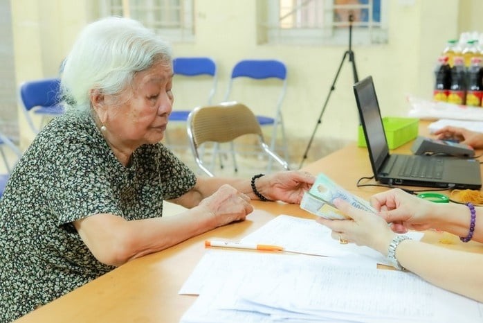 Trong 10 năm gần đây, lương hưu đã được điều chỉnh tăng 7 lần, với tốc độ tăng cao gấp khoảng 2 lần so với chỉ số giá tiêu dùng (CPI). Đáng chú ý, từ ngày 1/7/2024, lương hưu, trợ cấp BHXH và trợ cấp hằng tháng được điều chỉnh tăng 15% – mức tăng thuộc nhóm cao trong giai đoạn 2016–2025.