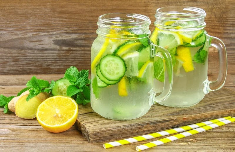 Chanh là nguyên liệu giàu vitamin C – dưỡng chất quan trọng đối với quá trình sản sinh collagen. 