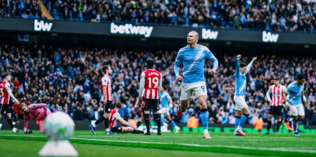 Man City nhấn chìm Brentford ở hiệp 2.
