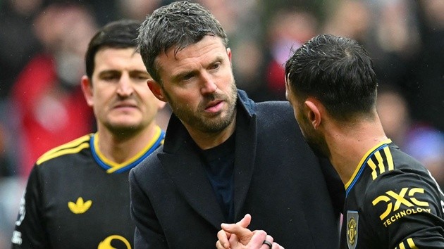 Carrick nhận sự phản đối từ Paul Merson.