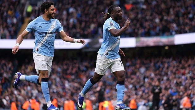 Cầu thủ người Bỉ liên tục cứu rỗi Man City.
