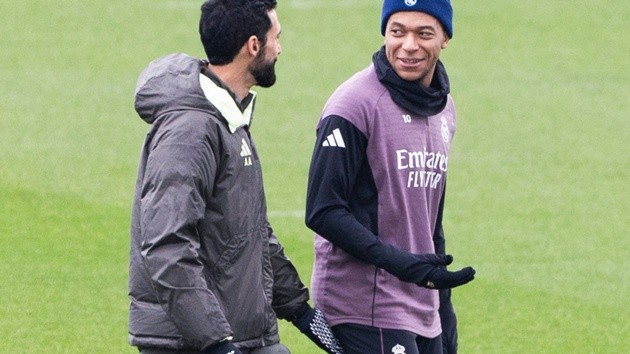 Arbeloa bảo vệ Mbappe trước chỉ trích.