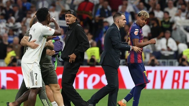 Barca đứng dậy sau khi thua Real Madrid ở lượt đi.