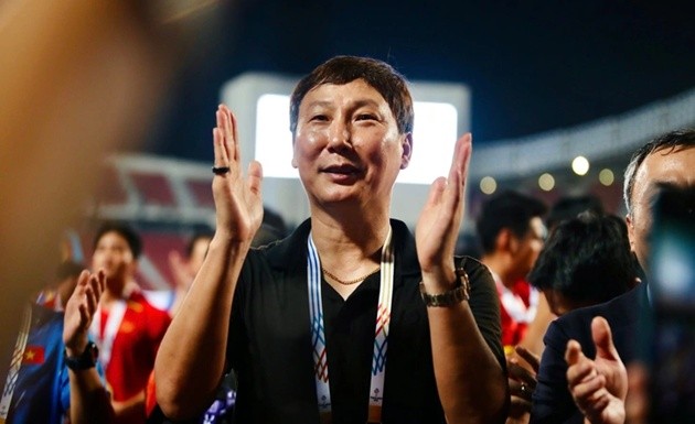 HLV Kim Sang-sik vốn xuất thân là hậu vệ.