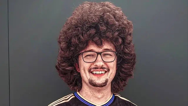 Frank Ilett chưa thể cắt tóc trong vài tháng tới.