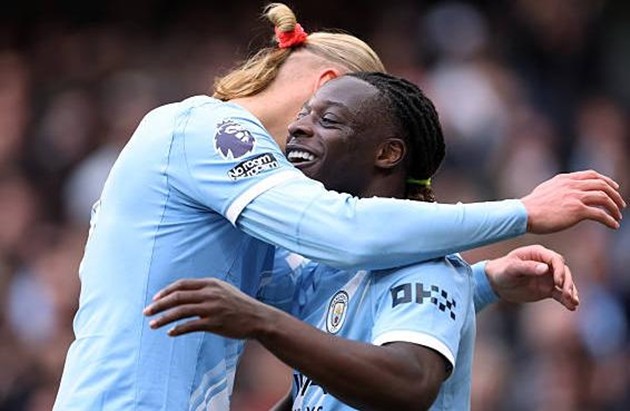 Manchester City thắng dễ Brentford trên sân nhà.
