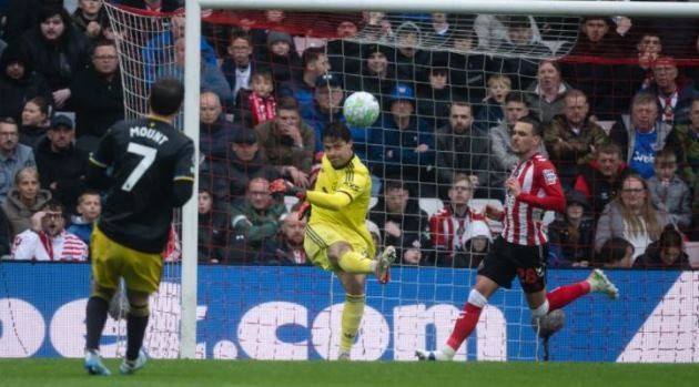 Senne Lammens chơi ấn tượng trước Sunderland.