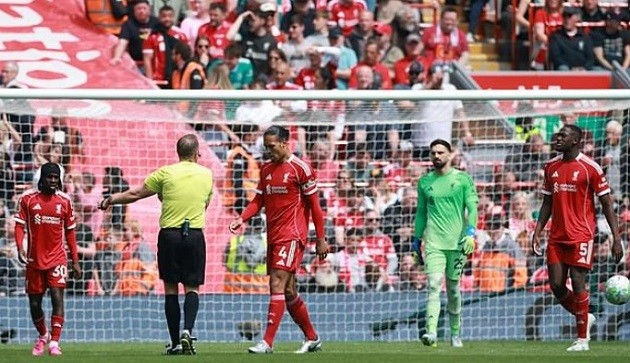 Liverpool bị chê đá tẻ nhạt.
