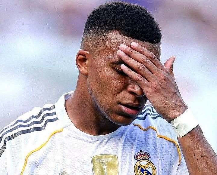 Kylian Mbappe vắng mặt ở trận Siêu kinh điển với Barcelona.