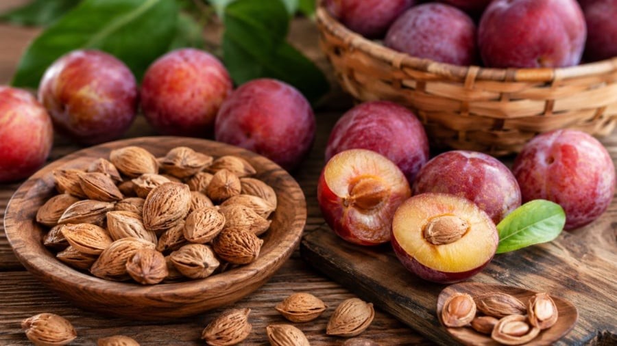 Hạt mận cũng có công dụng với sức khoẻ nhưng cẩn thận khi dùng