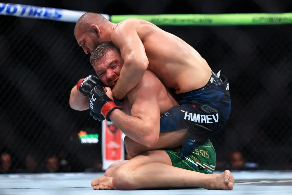 Khamzat Chimaev grapple Dricus du Plessis