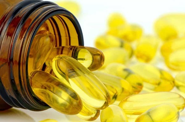 Dù vitamin E có kết cấu dầu nhưng khi kết hợp với gel nha đam lại dễ tán hơn và giảm cảm giác bí da đáng kể.