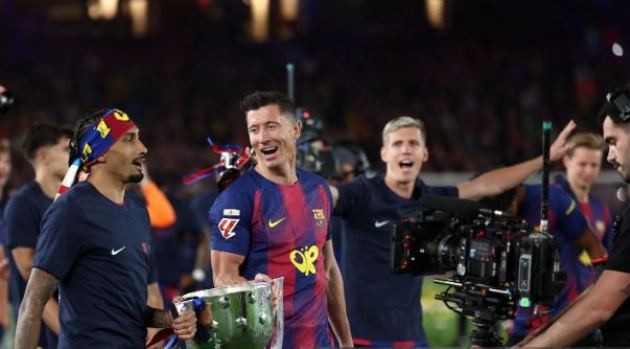 Barca đăng quang ngôi vô địch La Liga đầy thuyết phục.