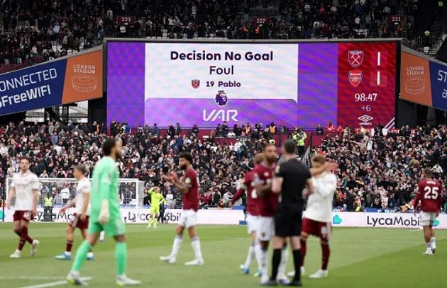 West Ham bị tước bàn thắng ghi trong thời gian bù giờ.