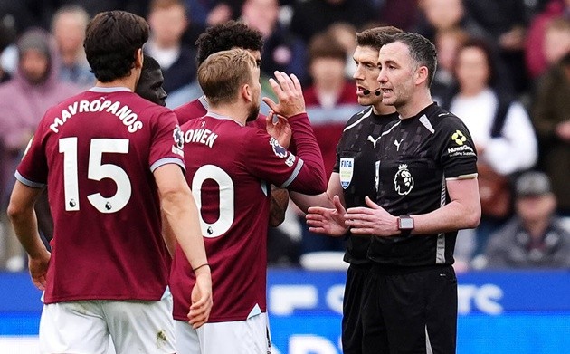 West Ham không chấp nhận quyết định của trọng tài.