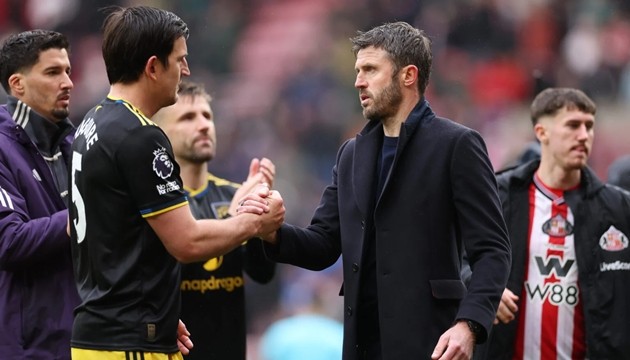 Michael Carrick và các học trò tiến từng bước vững chắc về đích.
