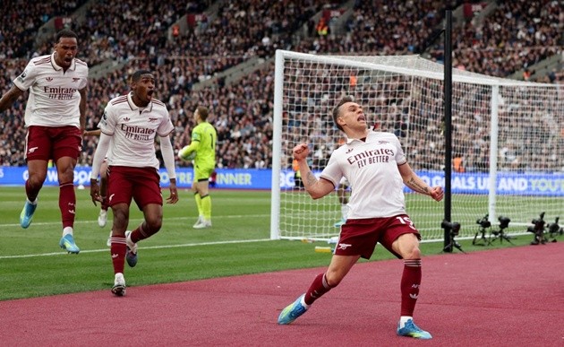 Chiến thắng quan trọng trước West Ham giúp Arsenal gần chức vô địch.