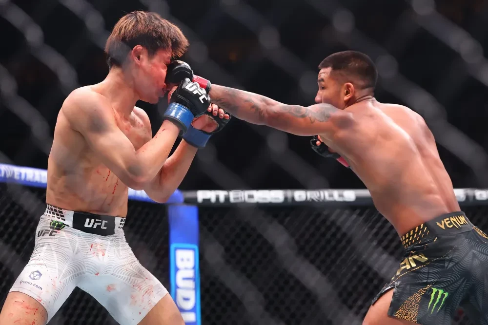 Joshua Van đấm Tatsuro Taira trong trận tranh đai vô địch hạng ruồi tại UFC 328
