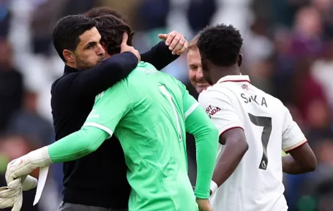 Arteta và cậu học trò Raya.