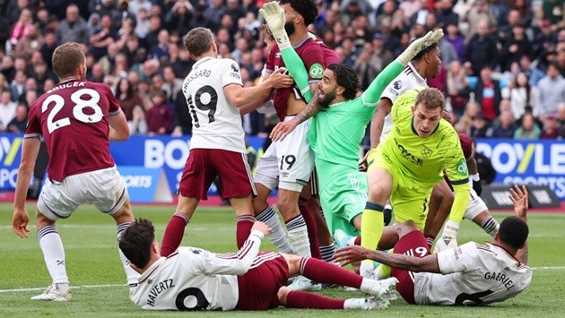 West Ham còn cơ hội trụ hạng.