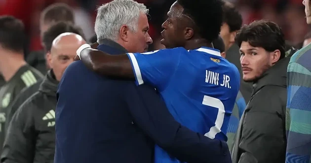 HLV Mourinho được Vinicius tin tưởng.