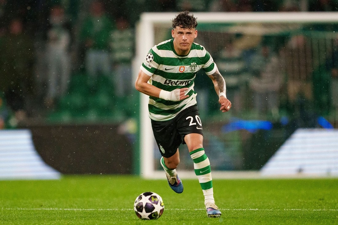 Manchester United có ưu thế trong thương vụ Maxi Araujo.