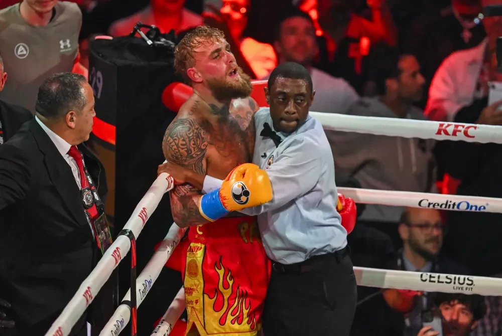 Jake Paul bị trọng tài can thiệp trong trận đấu với Anthony Joshua