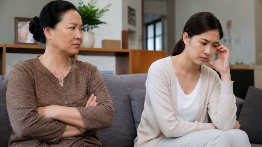 Mẹ chồng không nặng lời nhưng tôi vẫn thấy áp lực