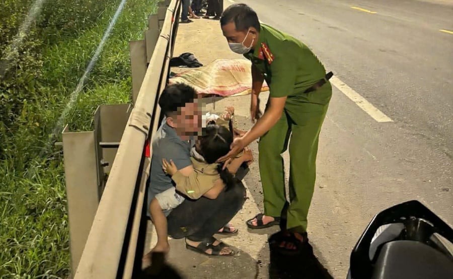 Sáng 13-5, UBND phường Kim Long (TP Huế) xác nhận trên địa bàn vừa xảy ra vụ tai nạn giao thông nghiêm trọng khiến một phụ nữ đang mang thai tử vong.

